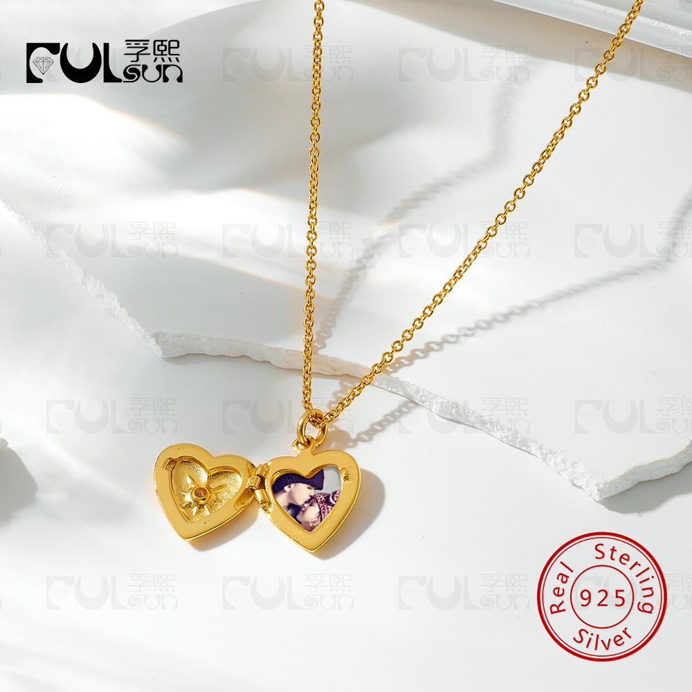 Heart Locket Necklace Photo - Naszyjnik z medalionem w kształcie serca,