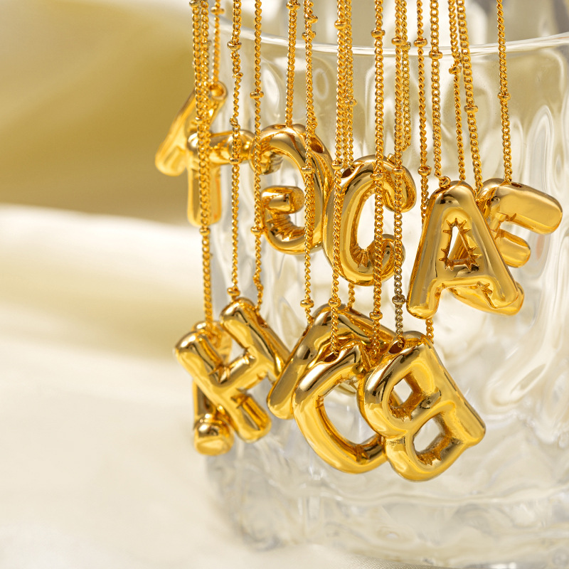 CARLIDANA Bubble 26 liter Nazw – Initial Letter Necklace 18K Gold recenzja i cena