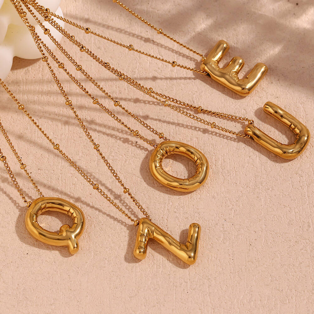 CARLIDANA Bubble 26 liter Nazw – Initial Letter Necklace 18K Gold recenzja i cena