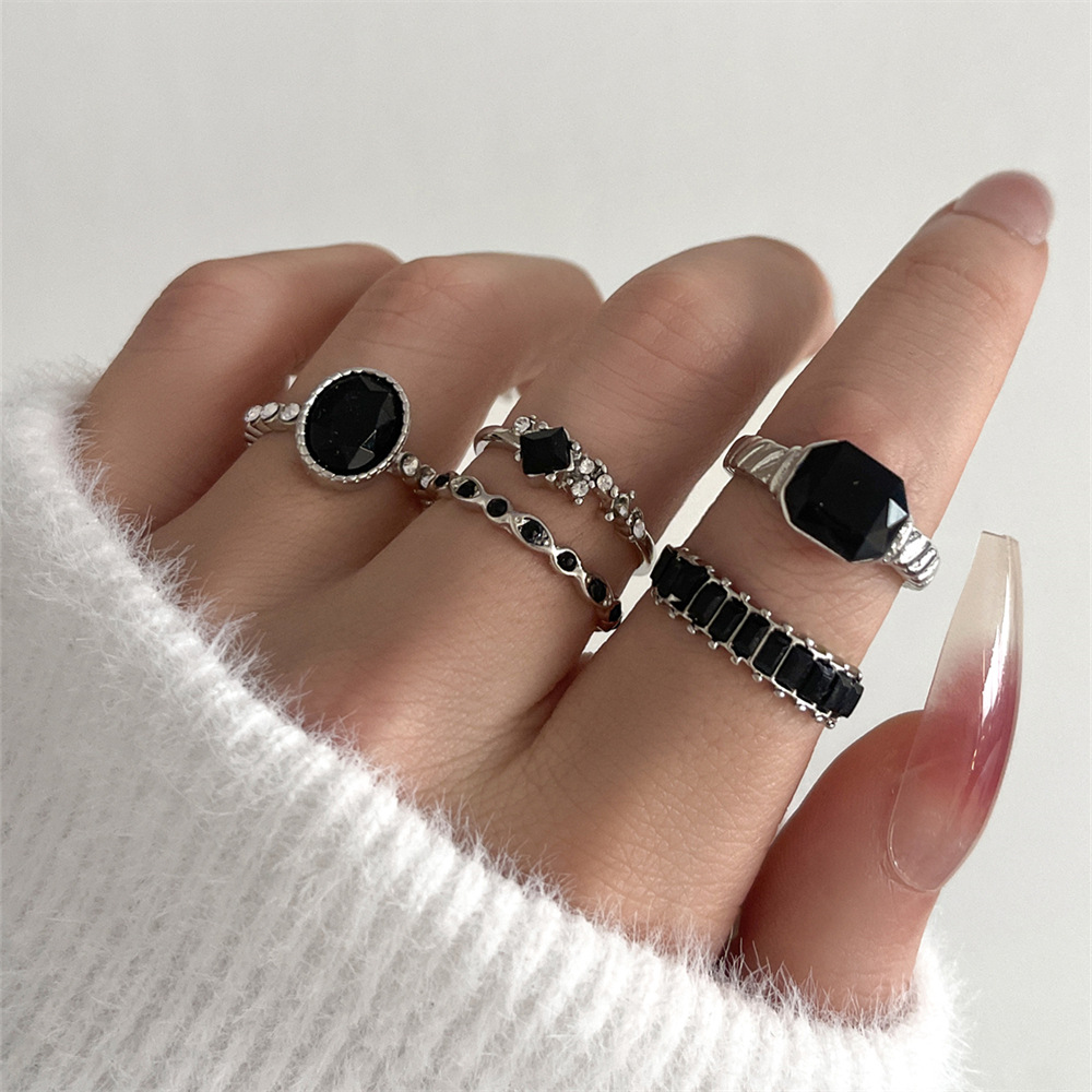 Retro czarny zestaw pierścionk – Vintage Punk Knuckle Rings Set recenzja i cena